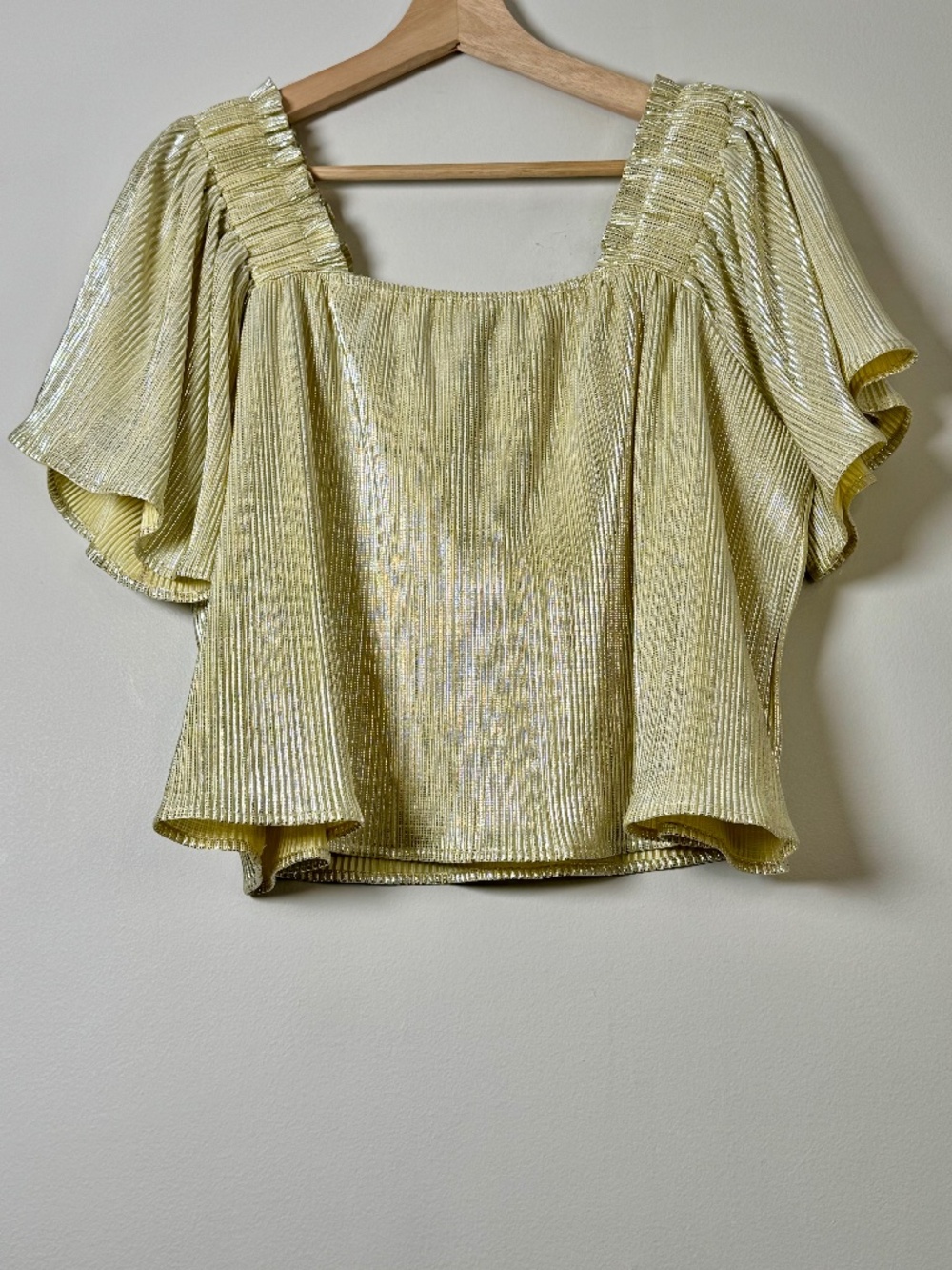 Queen of Sparkles Gold Pleat Flutter Top Sz Large